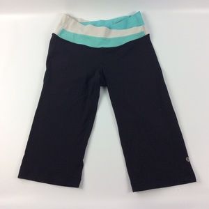Lululemon size 4 capris workout bottoms teal